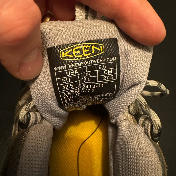 Keen steel toed shoes. Size 9.5